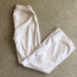 Linen maternity pants by A Pea in the Pod